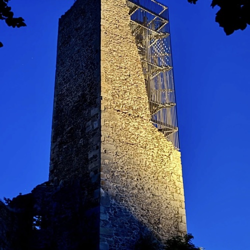 Večerní věž s rozhlednou